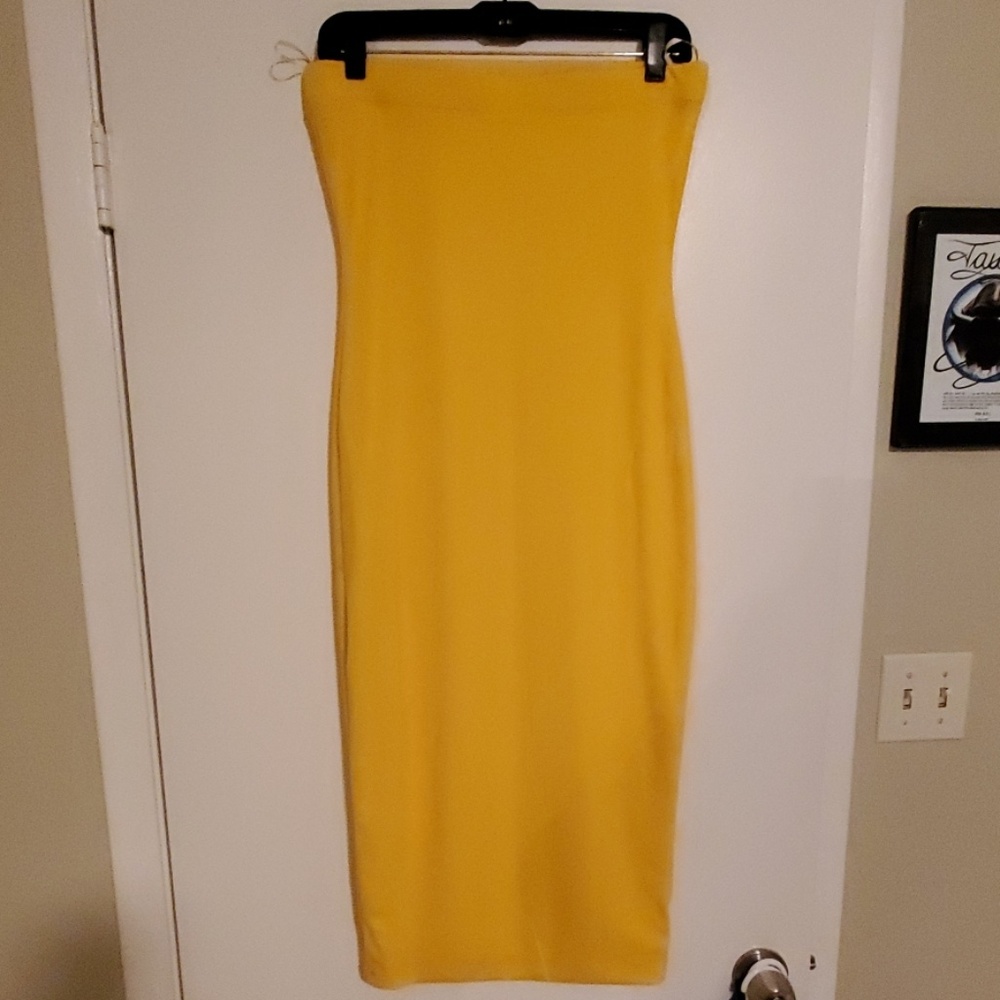NWOT strapless bodycon dresse